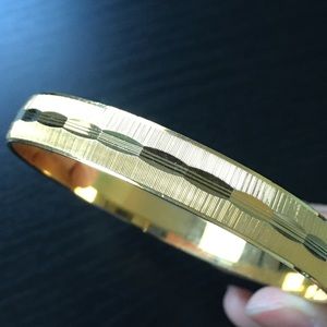 Gold Dashed Line Patterned Bangle Bracelet